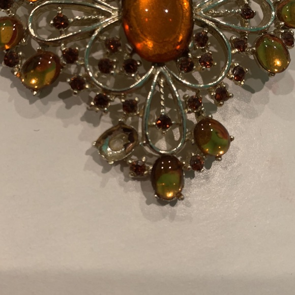 Golden Rhinestoned Brooch - Picture 2 of 3